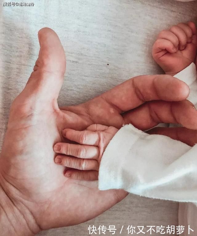 撸铁|臂围45cm，二头肌似小山包的猛汉奶爸，还自带肌肉抽筋绝活