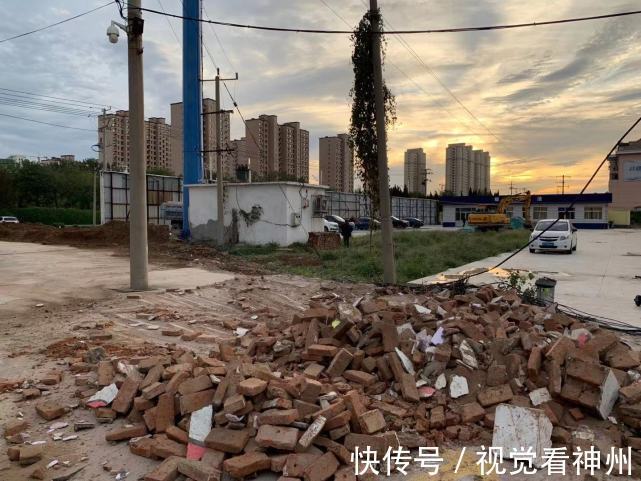 山东滨州:杜店办事处突然拆墙 隔壁老太