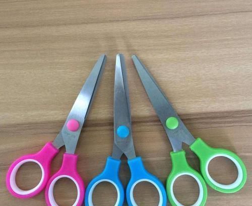 大战|三胞胎姐妹“纸巾大战”,现场一片狼藉,宝妈:能塞回去俩吗?