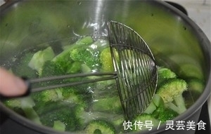 生病|天气一热，此菜贵点也要买，做给孩子吃，记忆好，身体棒，少生病