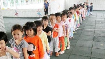 幼儿园|为什么很多孩子不在幼儿园拉粑粑？老师不说，家长要知道