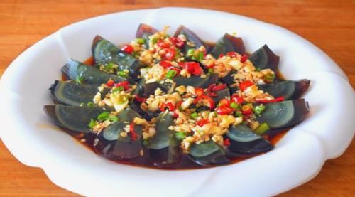 慢性疾病|吃皮蛋，到底对身体有益还是有害？现在告诉你答案，看完抓紧收藏