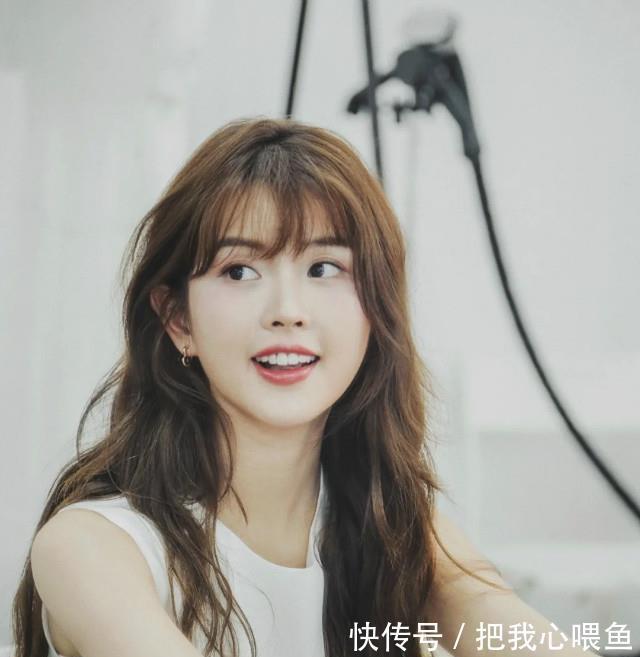 发型|有这几种脸型的女生,放弃“黑长直和刘海”吧,显老不说还没气质