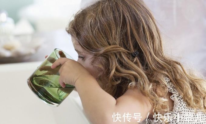 多喝水|?多喝水对身体好!但这4个时间段不要给孩子喝水,对身体有伤害