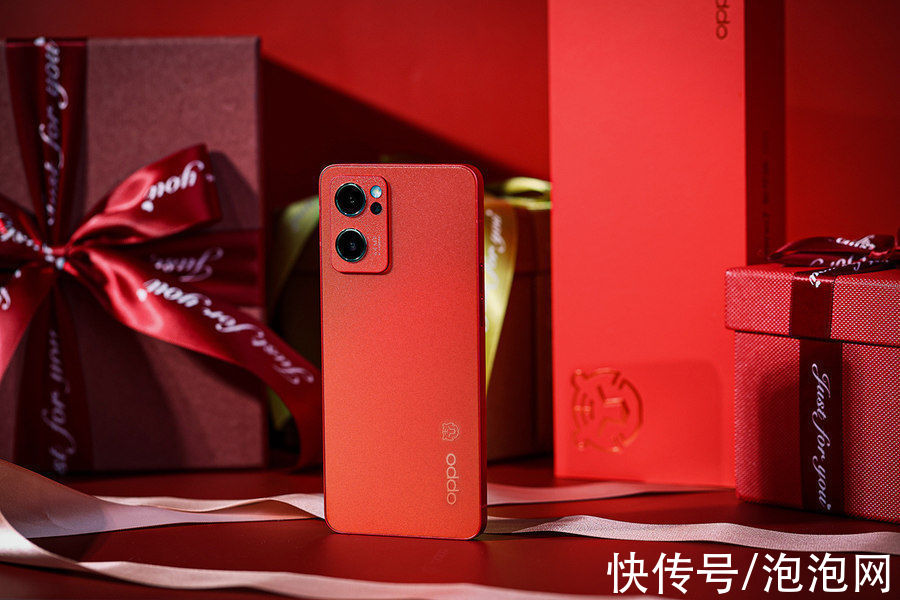 oppo|更高级的红丝绒质感 OPPO Reno7新年版评测