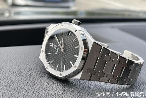 钢表|夏季高奢休闲腕表，什么样的表带佩戴更舒适，爱彼VS百达翡丽