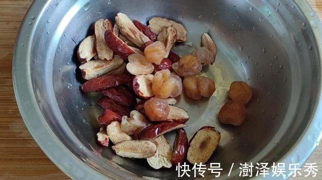 红枣|夜里翻来覆去睡不着,80岁奶奶告诉我一个方法,一把香菜解决难题