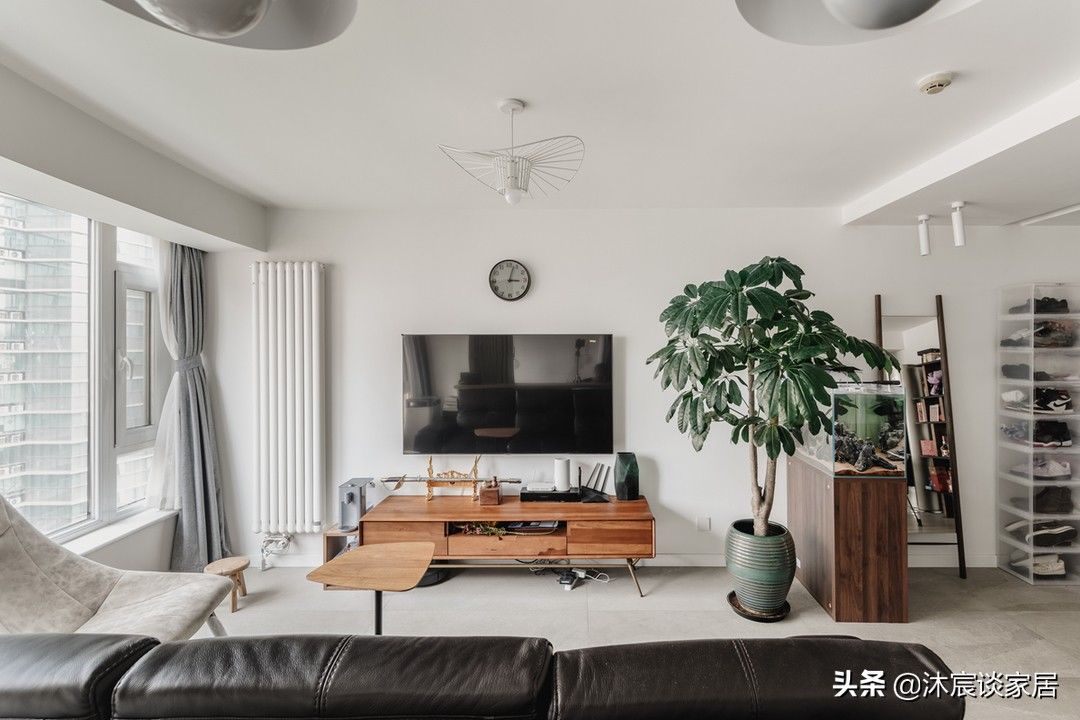 卧室|她家看着平淡，但简洁清爽，用窗帘隔出一间卧室，温馨且幸福