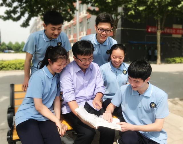 教育方式&数学老师课上画孙悟空,各科老师纷纷出手,美术老师:抢饭碗?