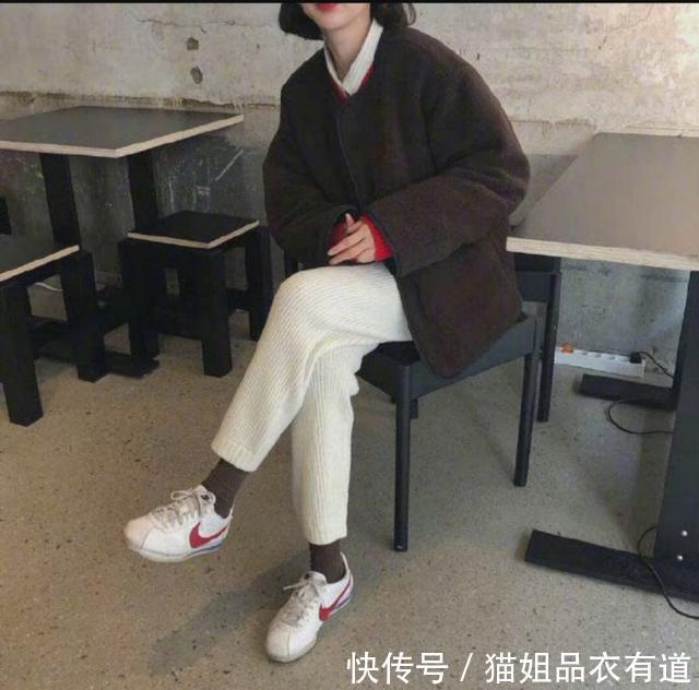 比羽绒服轻薄,比皮衣温柔,2021冬天羊羔毛外套火了,难怪人人都爱