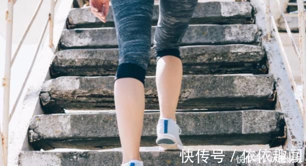 中老年人|一瓣大蒜胜过一百种草药,膝盖不疼,关节不堵,滑膜炎也好了!