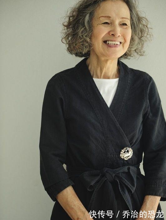 穿搭 日本太太的晚年穿搭,想要打造时尚感,掌握色彩平衡,时髦不俗气!