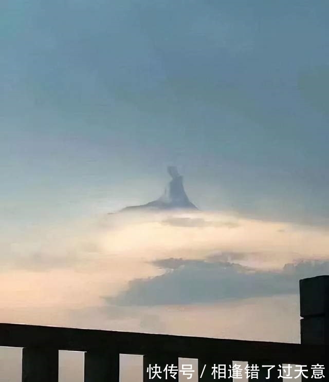 宗教$北京天空惊现“观音菩萨”,万人跪拜,难道观音菩萨真的存在吗?