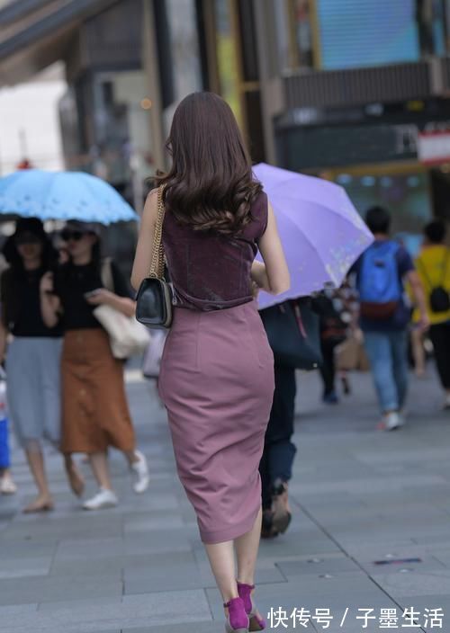 裙型 时尚精致的短裙装扮,它的美受到了气质女生的青睐