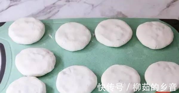 自从学会红豆饼这做法，我家连吃5天了，酥的掉渣孩子抢着吃！