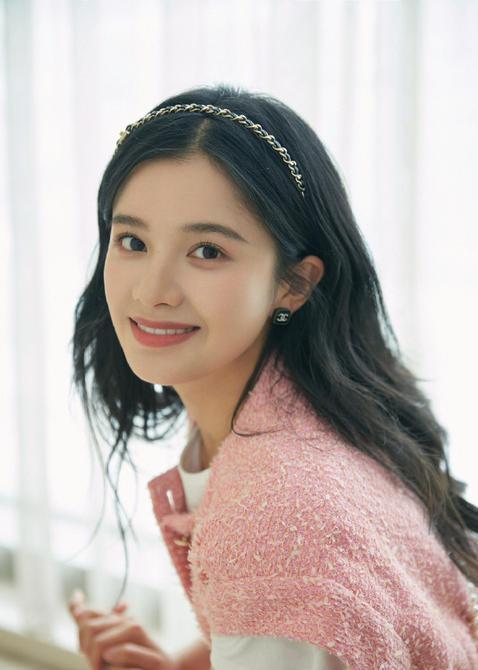 赵薇|脸上有3个特点,说明你是“苹果系”女生,又硬又脆的甜美感