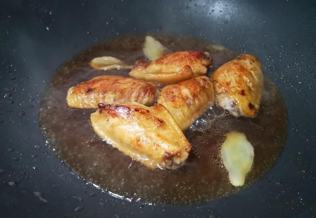 适量|鸡翅这样做,简单几步,香而不腻,每做一次孩子都能吃精光
