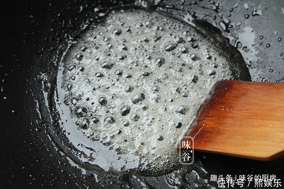 新年将至，教你一道核桃做的小零食，香甜脆口，多少都不够吃