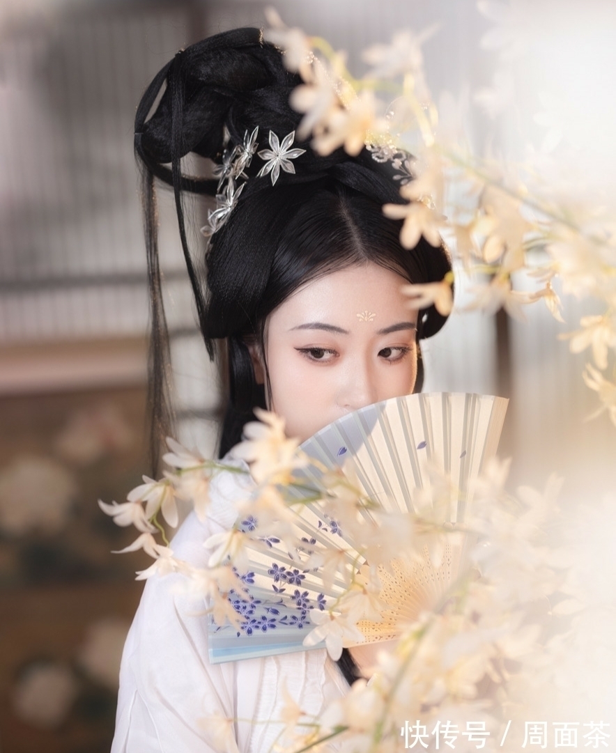 惊涛#七言格律:晓近纱窗听鸟语,暮凭石槛过松涛