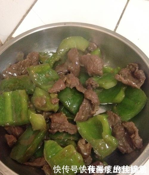 牛肉片儿|炒牛肉时，别用淀粉腌制了！只需这2样，肉质鲜香入味，又滑又嫩