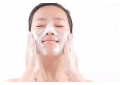 原来我们真的不会洗脸！难怪皮肤差，这3个“误区”要注意