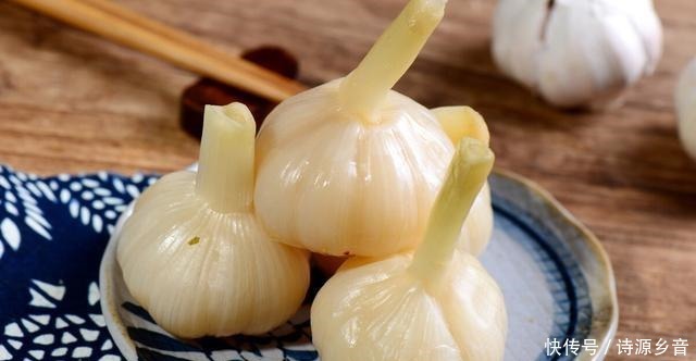 正宗腌糖蒜方法酸甜爽口,操作简单!不止东北喜欢,南方也爱