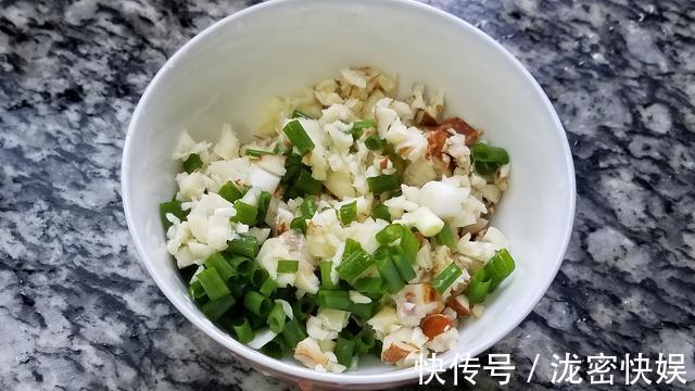 鸭肉别再拿去炖,大厨教你一个广东做法,又香又嫩,吃着还有嚼劲