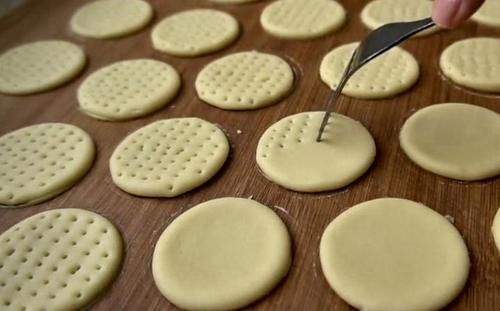 吃了20年的饼干，才知道正确的做法，不用烤箱，照样香甜酥脆