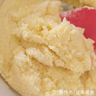 这道奶酥面包做起来容易,吃起来上瘾