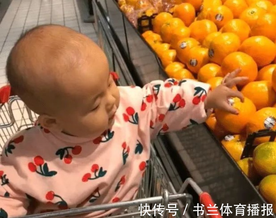 白菜|1岁娃把超市桃子都戳了个洞,硬核老妈指指榴莲:别怕疼使劲拍