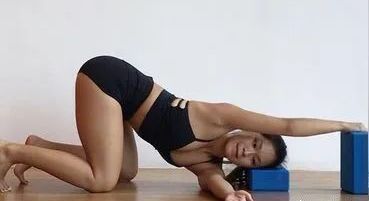 髋部|晨起3组瑜伽拉伸，打开背部，改善驼背超有效