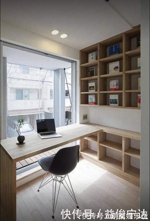 桌面|别再占用柜子面积打书桌了,把书桌横过来装窗下,省空间更实用!