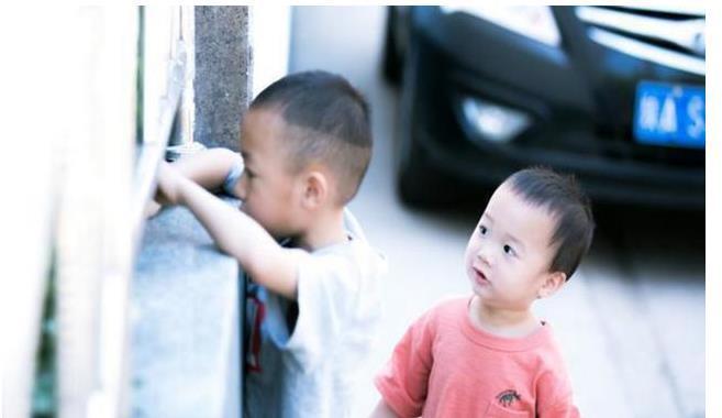 母亲|生2胎后,老大和谁睡,母亲的坚持被全家质疑,三年后被称赞精明