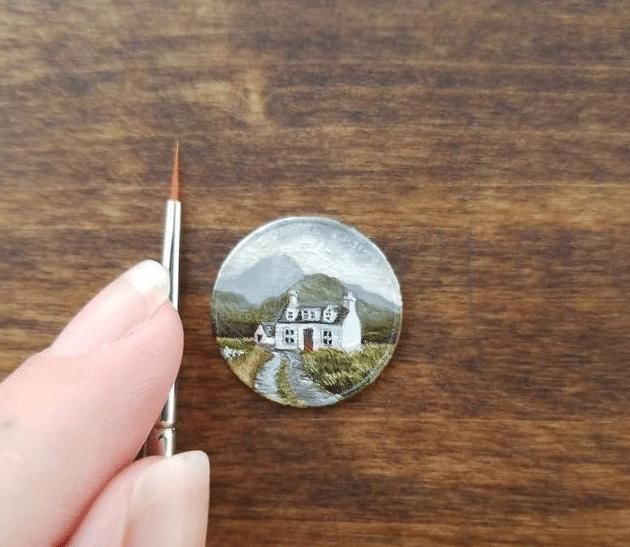 真美艺术家耗时40天,在小小的硬币上,画出了大千世界