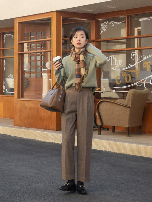 姐妹 优雅女人的衣橱里必备“毛衣”,尽显熟龄美,你心动了吗?