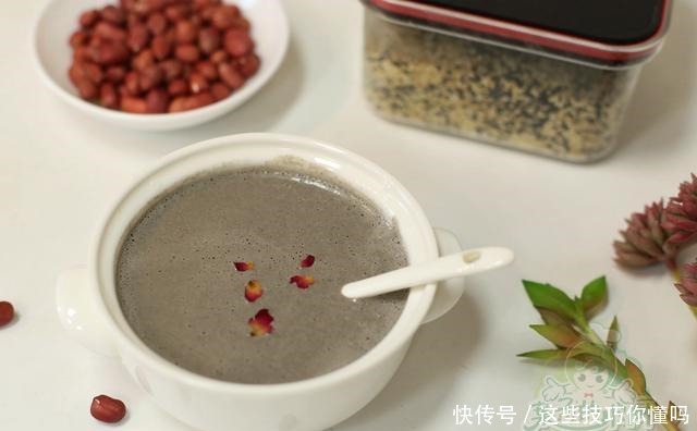 早餐来一碗,乌黑头发、养肝肾、润五脏,1分钟就搞定!