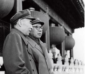 蒋介石|他是中国最伟大领袖的秘书官至正国级，曾救过主席的命，去世后却没有追悼会