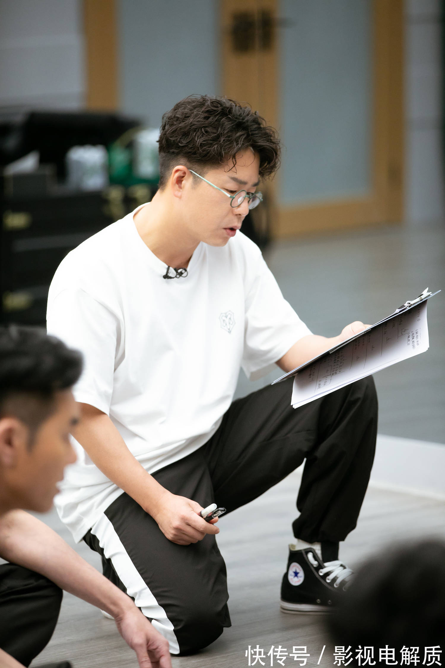 大湾区|《披荆斩棘的哥哥》曝光“大湾区五人组”练习照 认真训练陈小春展现责任感