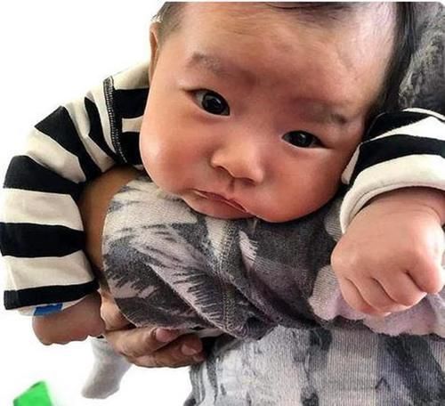 宝宝|父母只知“三翻六坐”?你Out了,看看3岁前娃运动心理发育对照表