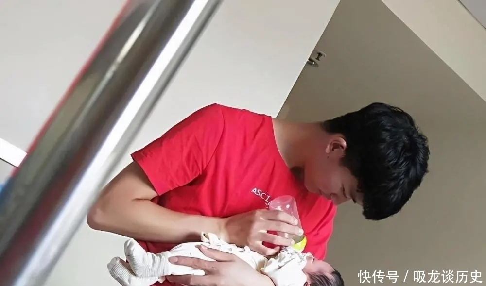 宝妈|新生儿出生后,第一个抱的人很重要?并非迷信,而是有科学说法