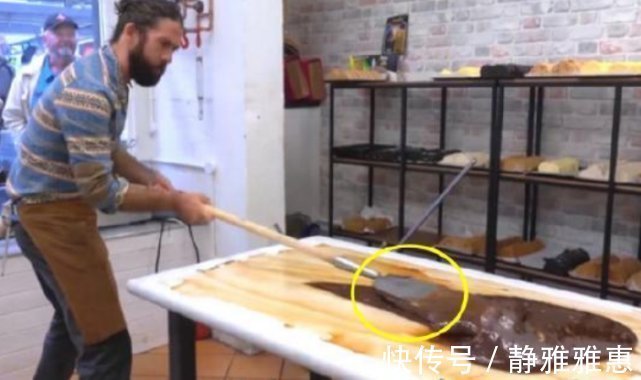 顶级大厨制作“巧克力花”,浇下奶茶的瞬间,才是震撼的开始