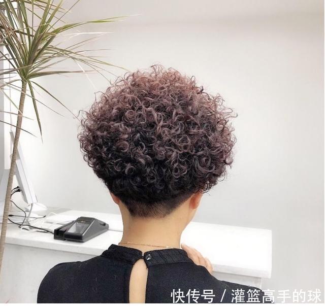 满头 女人过了40岁发型这样剪,时尚利落又洋气,显小10岁都不止