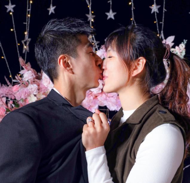 求婚成功|奥运冠军求婚奥运冠军!携手10年一起里约圆梦,甜蜜拥吻相守一生