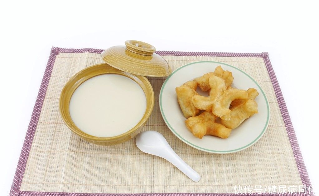 牛奶|糖尿病人喝牛奶好，还是喝豆浆好？营养师帮您正确选择