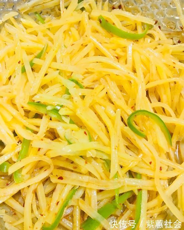 辣椒油|凉拌酸辣土豆丝的制作方法，开胃下饭，营养健康