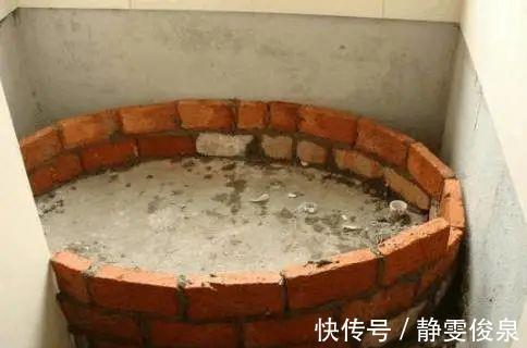 泡泡澡|巴掌大的卫生间,老师傅帮忙砌了个浴缸,发在朋友圈底下全是赞