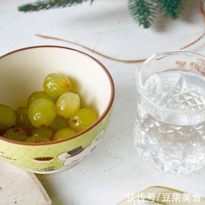 纯净水|今天我吃光5碗饭的秘诀是葡萄气泡水...