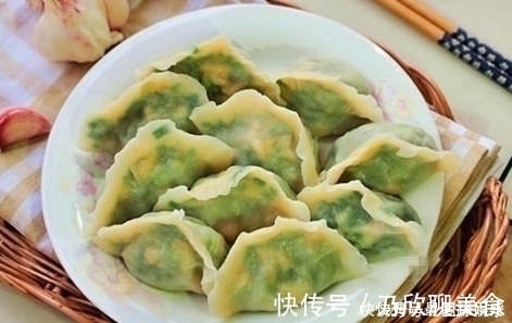 饺子馆|调韭菜馅有讲究，大厨有4种调味料不要放，韭菜更鲜嫩更好吃