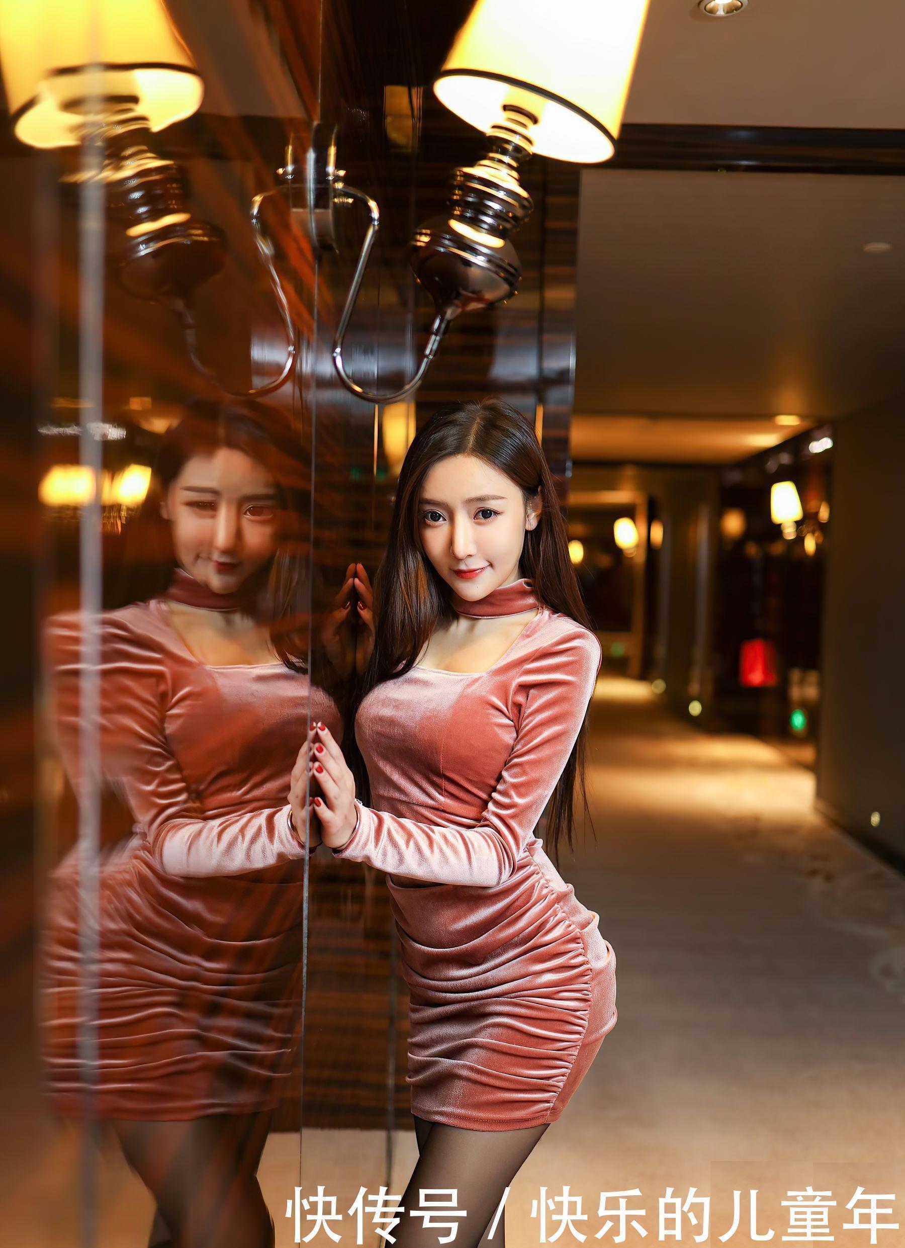 高装袜 橘红色修身连衣裙,光彩照人,完美无瑕,彰显成熟女人气质