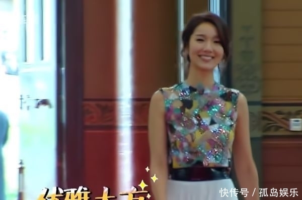 b苗苗空降《奔跑吧》,谁注意导演对她的“称呼”,暴露郑恺的地位